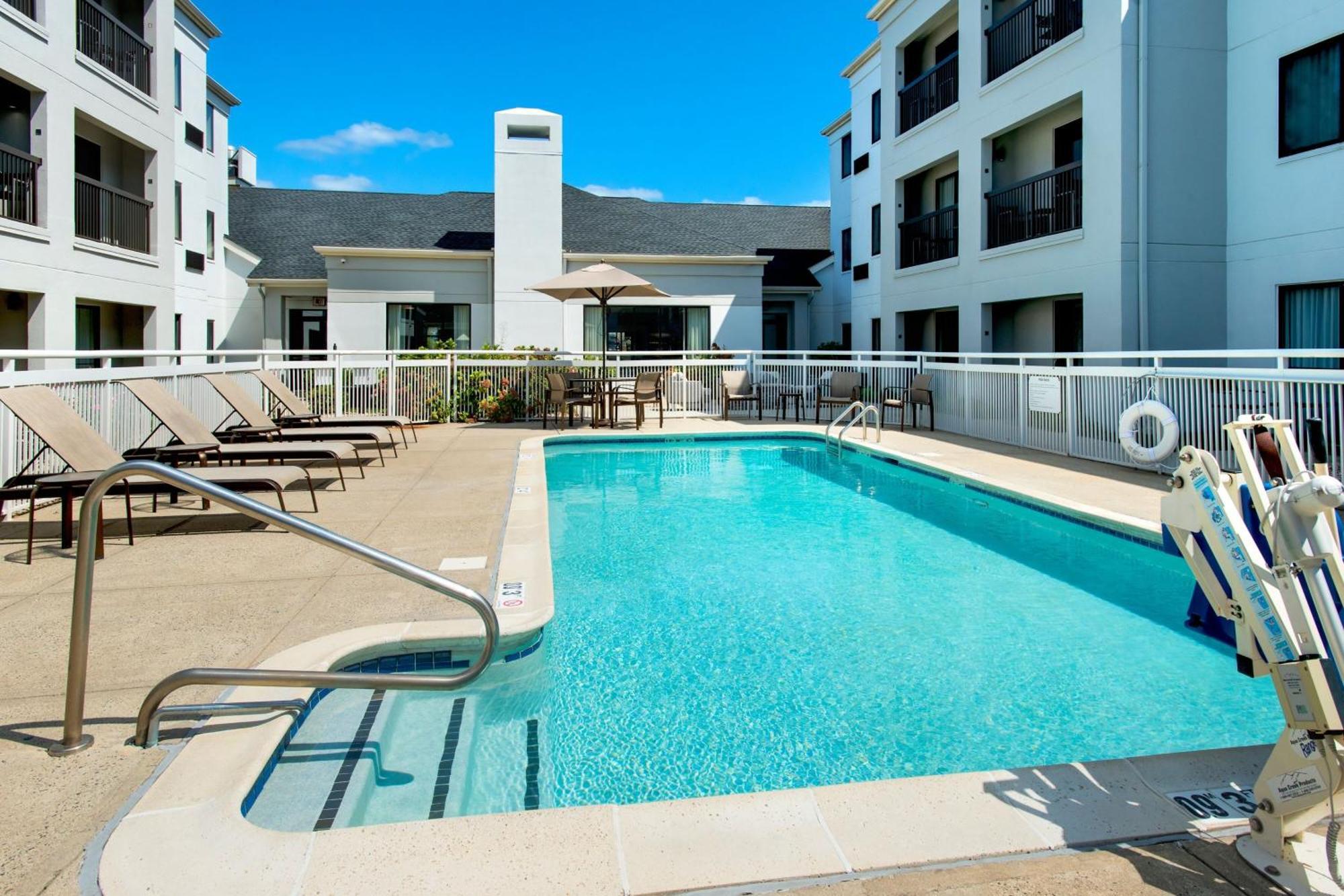 Courtyard By Marriott New Haven Orange Hotel Eksteriør billede