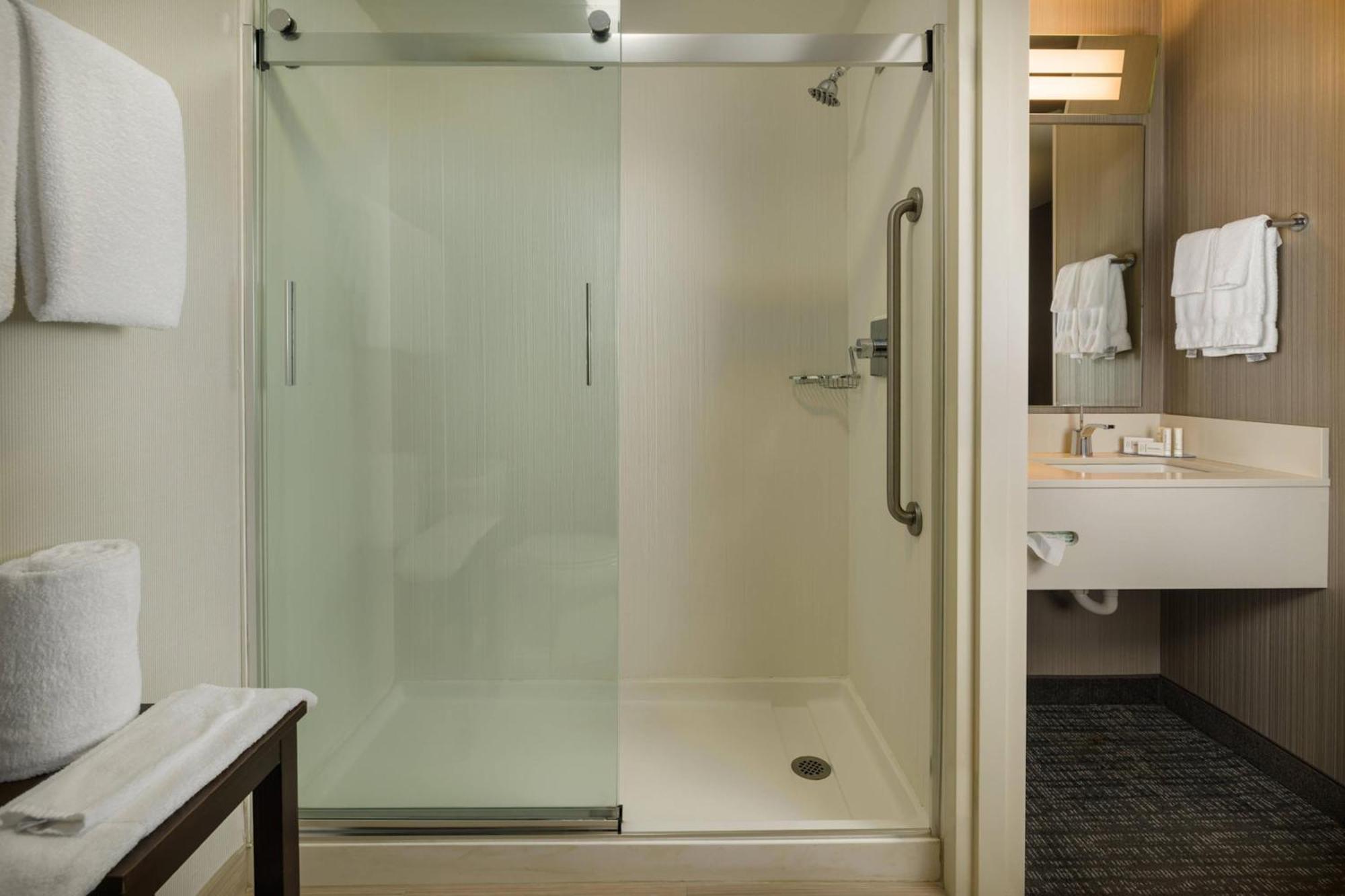 Courtyard By Marriott New Haven Orange Hotel Eksteriør billede