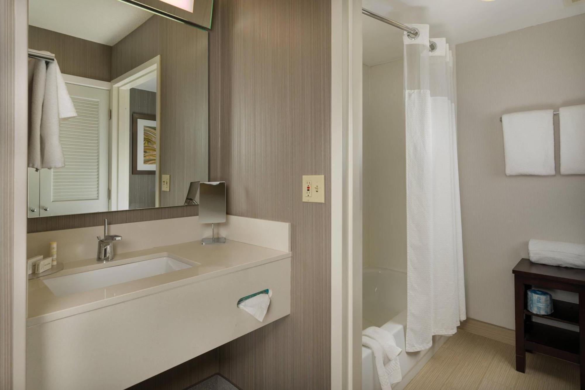 Courtyard By Marriott New Haven Orange Hotel Eksteriør billede